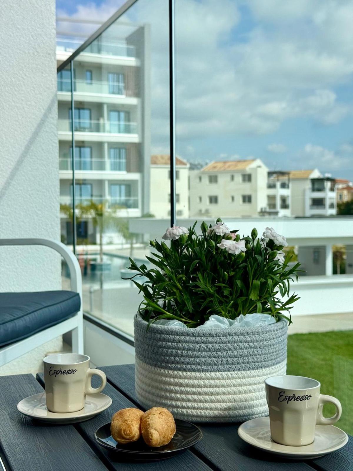 Chill And Stay-luxury In Kato Apartment