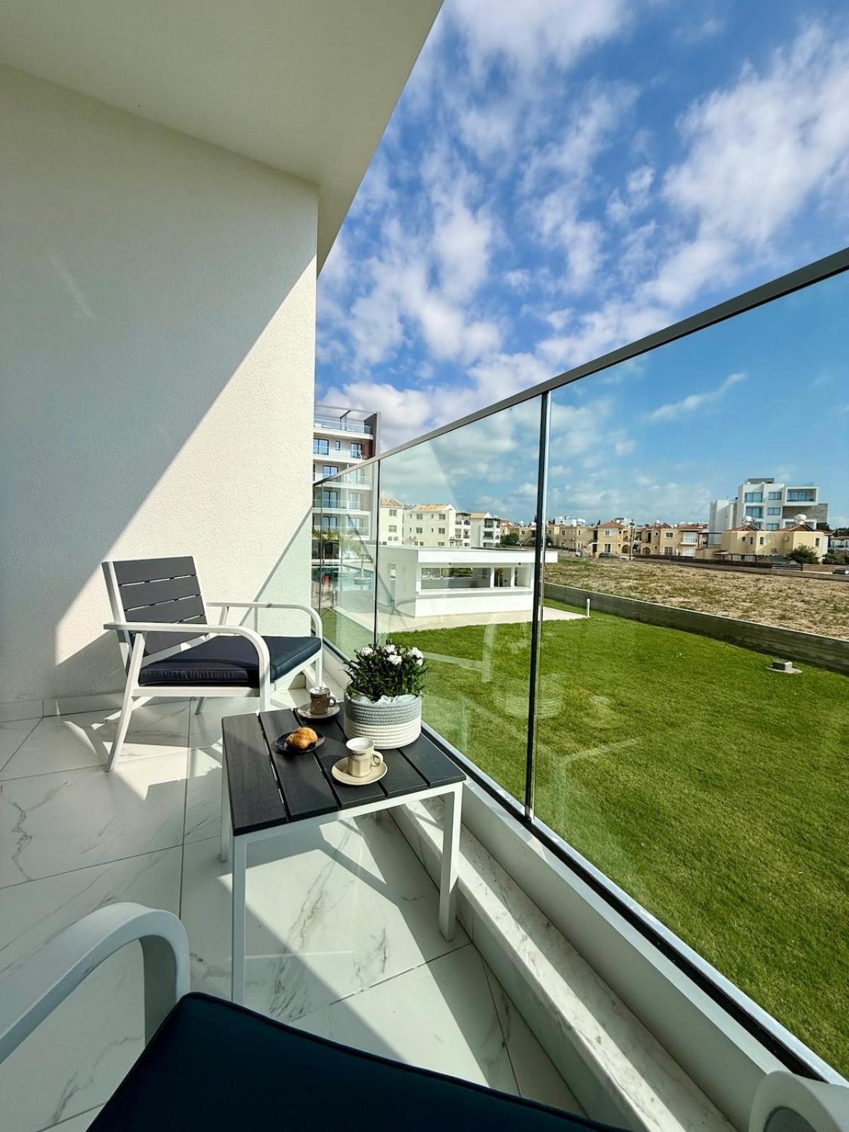Chill And Stay-luxury In Kato Apartment *