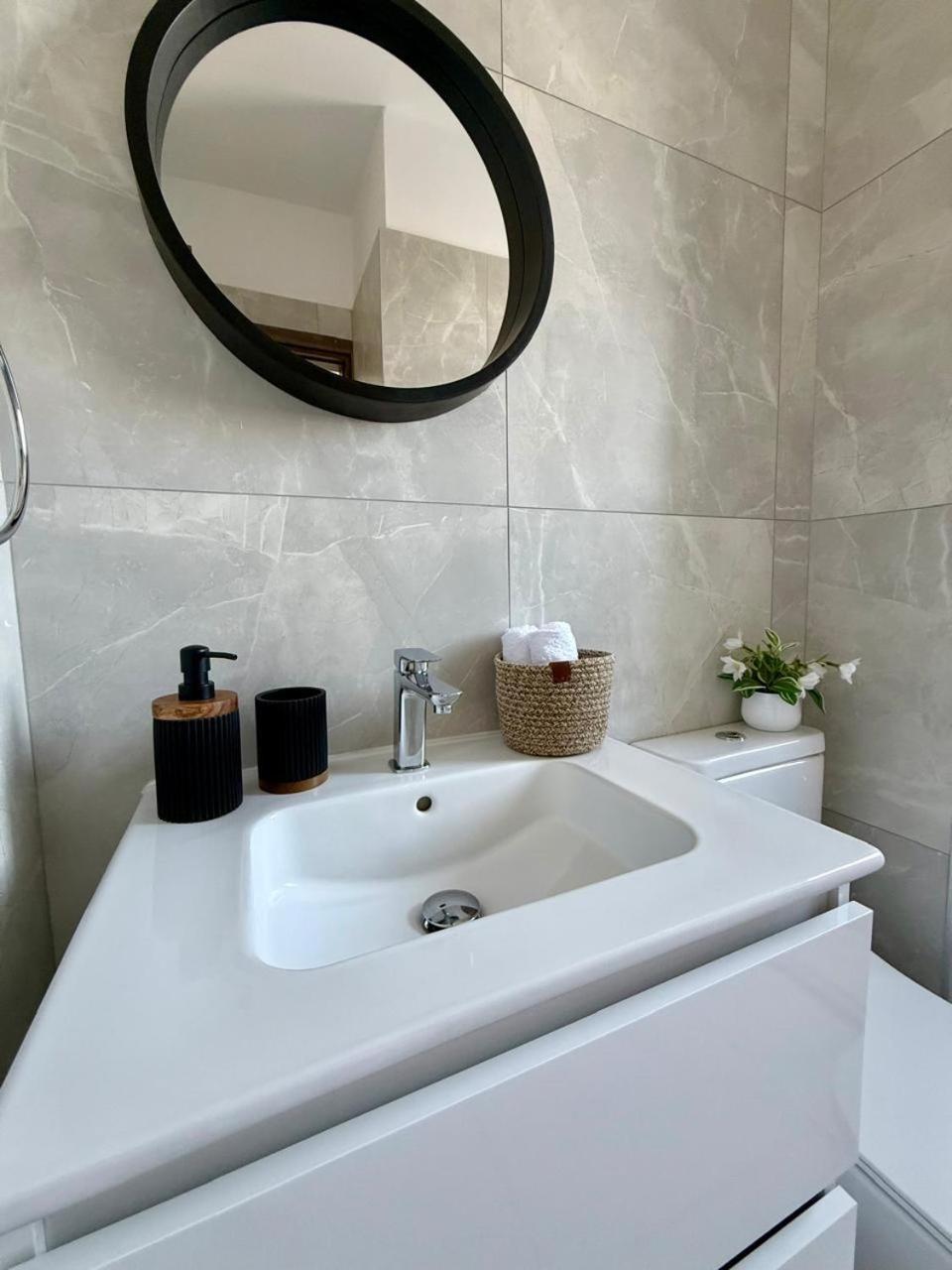 Chill And Stay-luxury In Kato Paphos